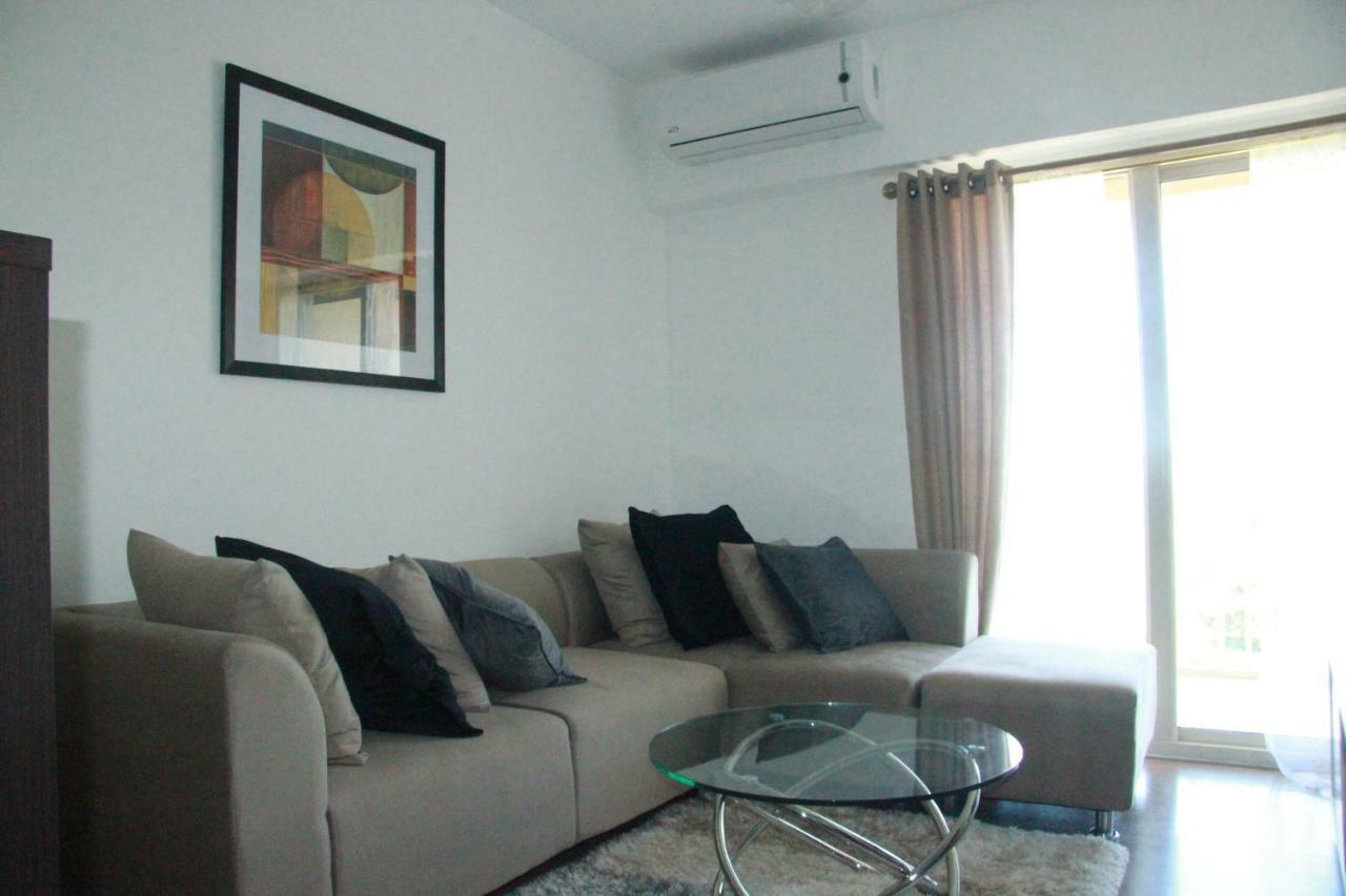 Marquee Residences Angeles Exterior foto
